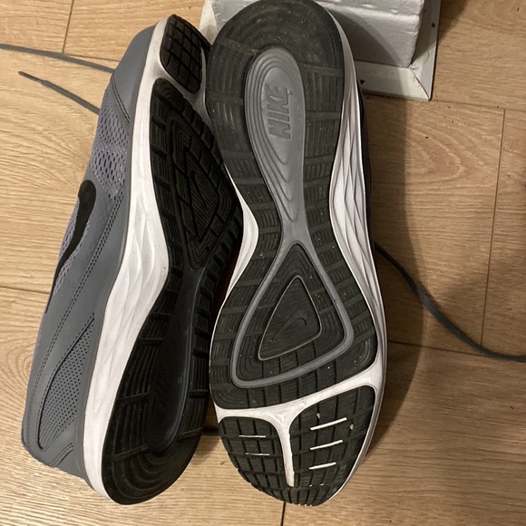 Brand new dual fusion Nike sneakers,size 13 - Picture 3 of 3